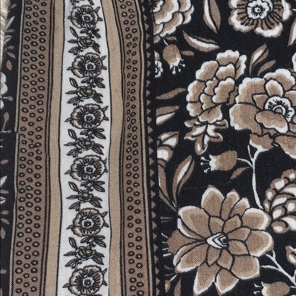 American Eagle flowy flower pants - Picture 3 of 4